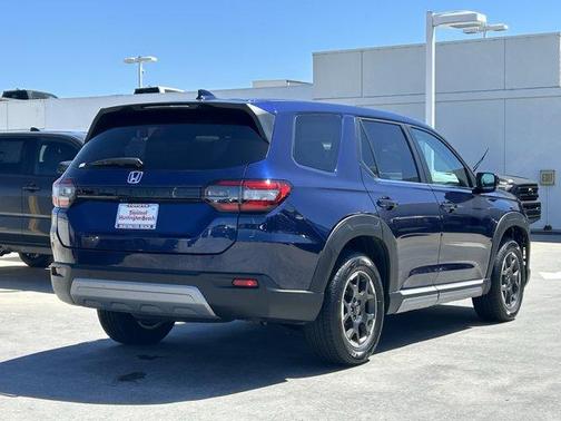 Diffused Sky Pearl 2023 Honda Pilot 2WD EX-L 8 Passenger