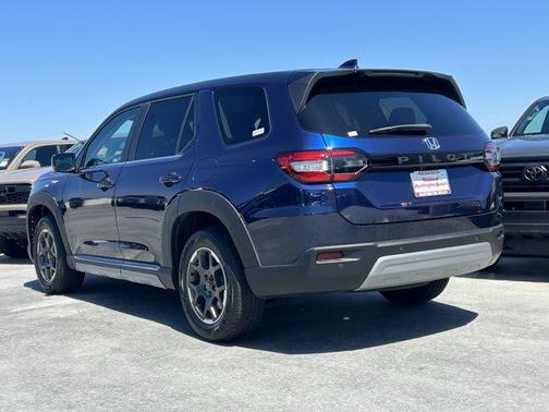 Diffused Sky Pearl 2023 Honda Pilot 2WD EX-L 8 Passenger
