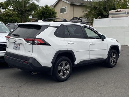 Ice 2023 Toyota RAV4 XLE