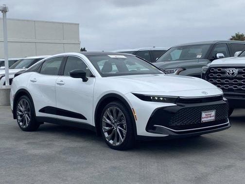 Oxygen White 2026 Toyota Crown Limited