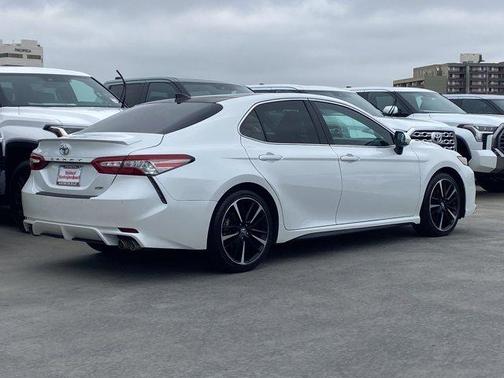 Wind Chill Pearl 2018 Toyota Camry XSE