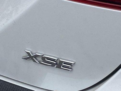 Wind Chill Pearl 2018 Toyota Camry XSE
