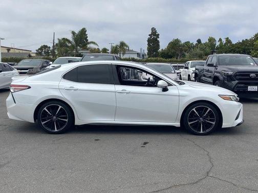 Wind Chill Pearl 2018 Toyota Camry XSE