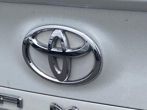 Wind Chill Pearl 2018 Toyota Camry XSE