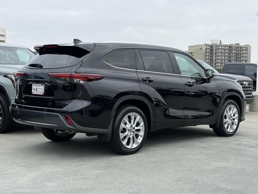 Midnight Black Metallic 2024 Toyota Highlander Hybrid Limited