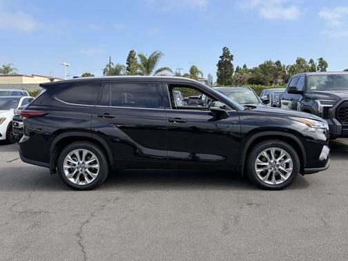 Midnight Black Metallic 2024 Toyota Highlander Hybrid Limited