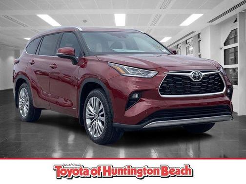 Ruby Flare Pearl 2026 Toyota Highlander Hybrid Platinum