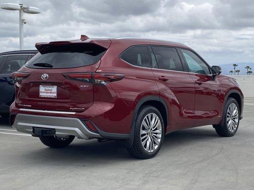 Ruby Flare Pearl 2026 Toyota Highlander Hybrid Platinum