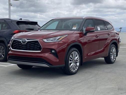 Ruby Flare Pearl 2026 Toyota Highlander Hybrid Platinum