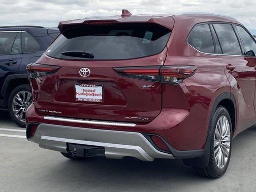 Ruby Flare Pearl 2026 Toyota Highlander Hybrid Platinum