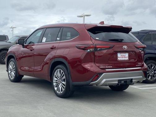Ruby Flare Pearl 2026 Toyota Highlander Hybrid Platinum