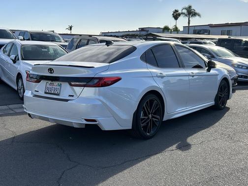 Wind Chill Pearl 2025 Toyota Camry XSE