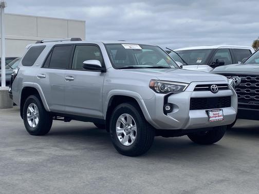 Classic Silver Metallic 2024 Toyota 4Runner SR5