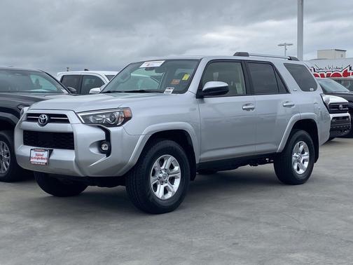 Classic Silver Metallic 2024 Toyota 4Runner SR5