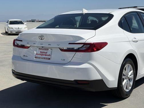 Ice 2025 Toyota Camry LE