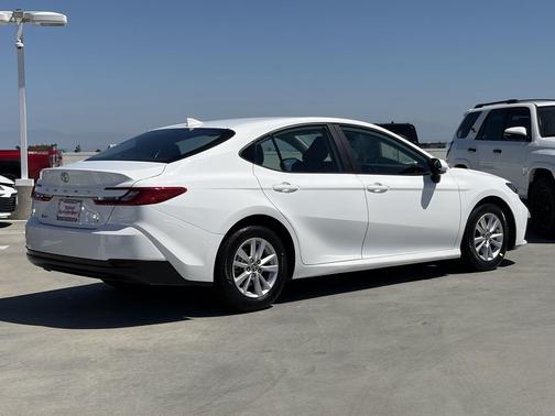 Ice 2025 Toyota Camry LE