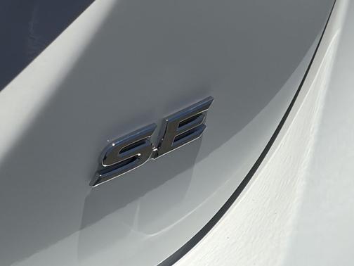 Ice 2024 Toyota Camry SE