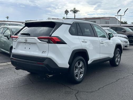 Ice Cap 2025 Toyota RAV4 Hybrid XLE