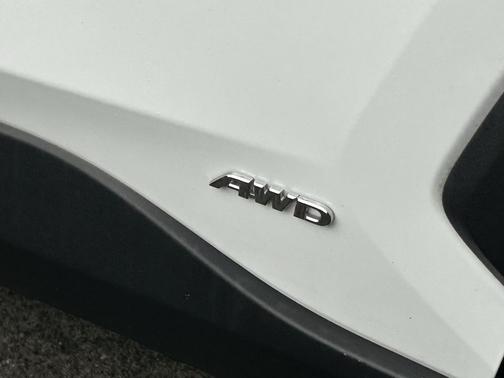 Ice Cap 2025 Toyota RAV4 Hybrid XLE