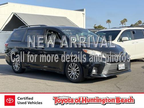 Midnight Black Metallic 2019 Toyota Sienna XLE