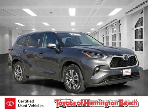 Magnetic Gray Metallic 2024 Toyota Highlander XLE