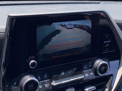 Magnetic Gray Metallic 2024 Toyota Highlander XLE