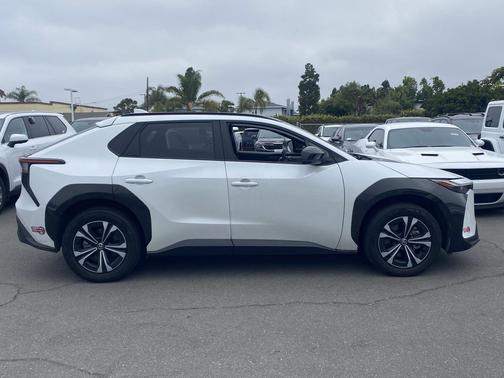 Wind Chill Pearl 2024 Toyota bZ4X XLE