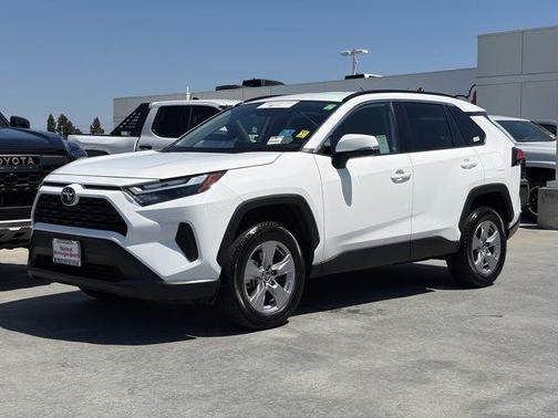 Ice 2025 Toyota RAV4 XLE