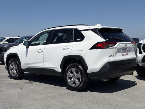 Ice 2025 Toyota RAV4 XLE