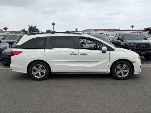White Diamond Pearl 2018 Honda Odyssey EX-L