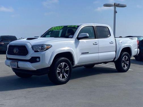 Super White 2019 Toyota Tacoma TRD Sport