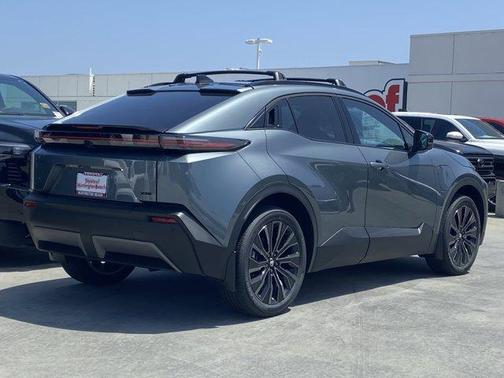 OVERCAST 2026 Toyota C-HR XSE