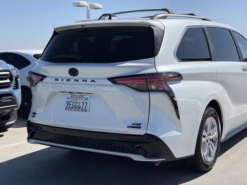 Wind Chill Pearl 2023 Toyota Sienna XSE 7 Passenger