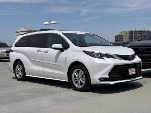 Wind Chill Pearl 2024 Toyota Sienna XLE