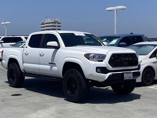 Super White 2020 Toyota Tacoma SR5