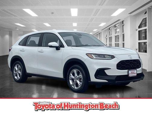 Platinum White Pearl 2024 Honda HR-V LX