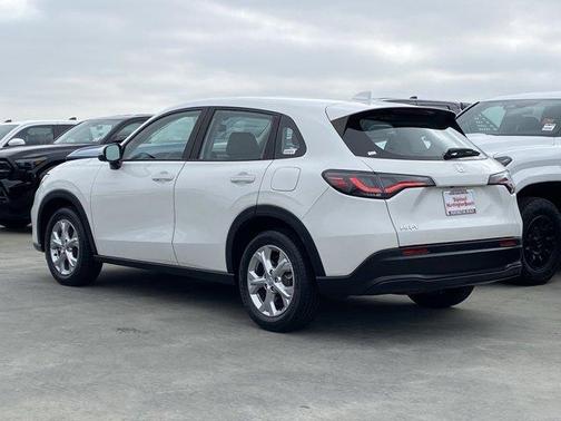 Platinum White Pearl 2024 Honda HR-V LX