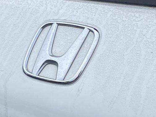 Platinum White Pearl 2024 Honda HR-V LX