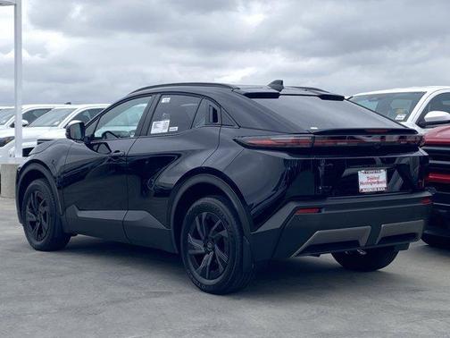 Midnight Black Metallic 2026 Toyota C-HR SE