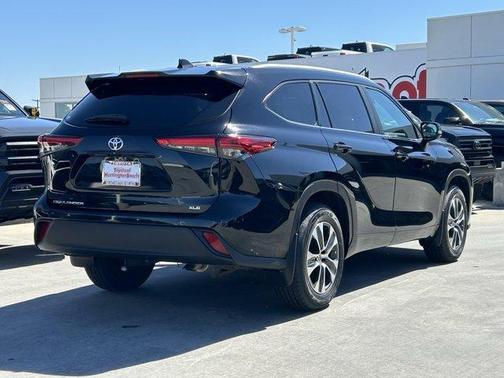 Midnight Black Metallic 2023 Toyota Highlander XLE