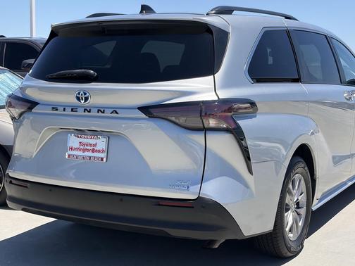 Celestial Silver Metallic 2024 Toyota Sienna XLE
