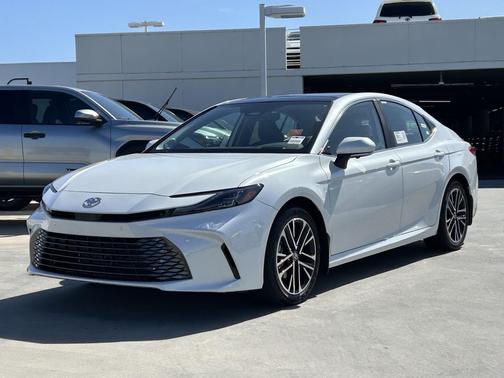Wind Chill Pearl 2026 Toyota Camry XLE