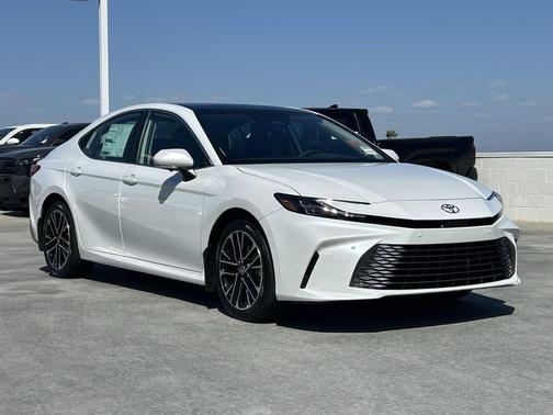Wind Chill Pearl 2026 Toyota Camry XLE