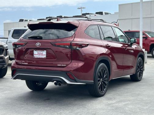 Ruby Flare Pearl 2024 Toyota Highlander XSE