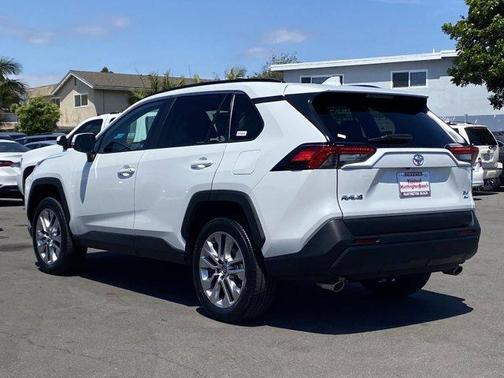 Wind Chill Pearl 2025 Toyota RAV4 XLE Premium