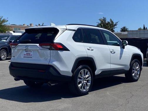 Wind Chill Pearl 2025 Toyota RAV4 XLE Premium