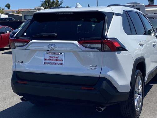 Wind Chill Pearl 2025 Toyota RAV4 XLE Premium