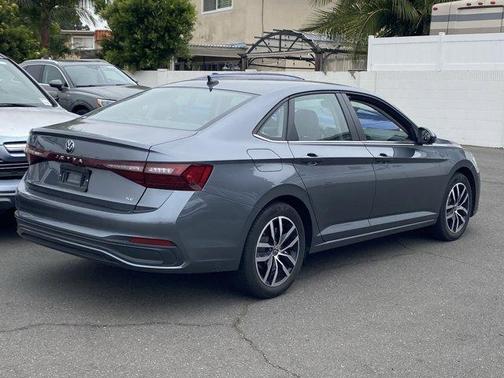 Platinum Gray Metallic 2025 Volkswagen Jetta 1.5T SE
