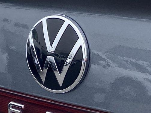 Platinum Gray Metallic 2025 Volkswagen Jetta 1.5T SE