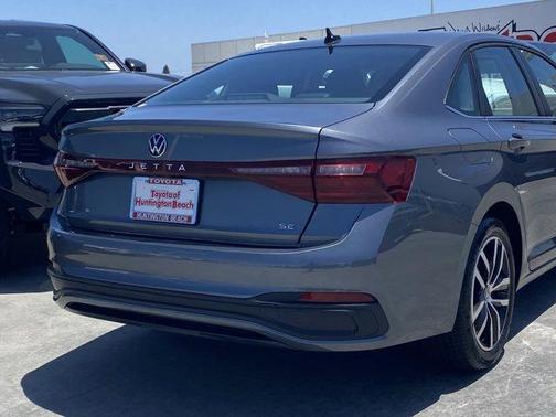 Platinum Gray Metallic 2025 Volkswagen Jetta 1.5T SE